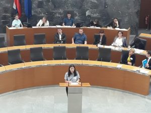 29. 5. 2017 – Tinkara Matičič na Nacionalnem otroškem parlamentu v Državnem zboru RS